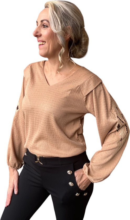 Blouse broderie mouw camel musthaves by Elja Maat S/M