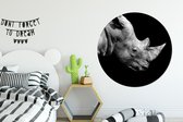 WallCircle - Wandcirkel ⌀ 150 - Portretfoto neushoorn op zwarte achtergrond in zwart-wit - Ronde schilderijen woonkamer - Wandbord rond - Muurdecoratie cirkel - Kamer decoratie binnen - Wanddecoratie muurcirkel - Woonaccessoires