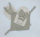 Sij's Borduur en Cadeau - Jollein bijtring bunny knisperoren - Jollein gepersonaliseerd knuffeldoekje met naam - persoonlijk en uniek kraamcadeau