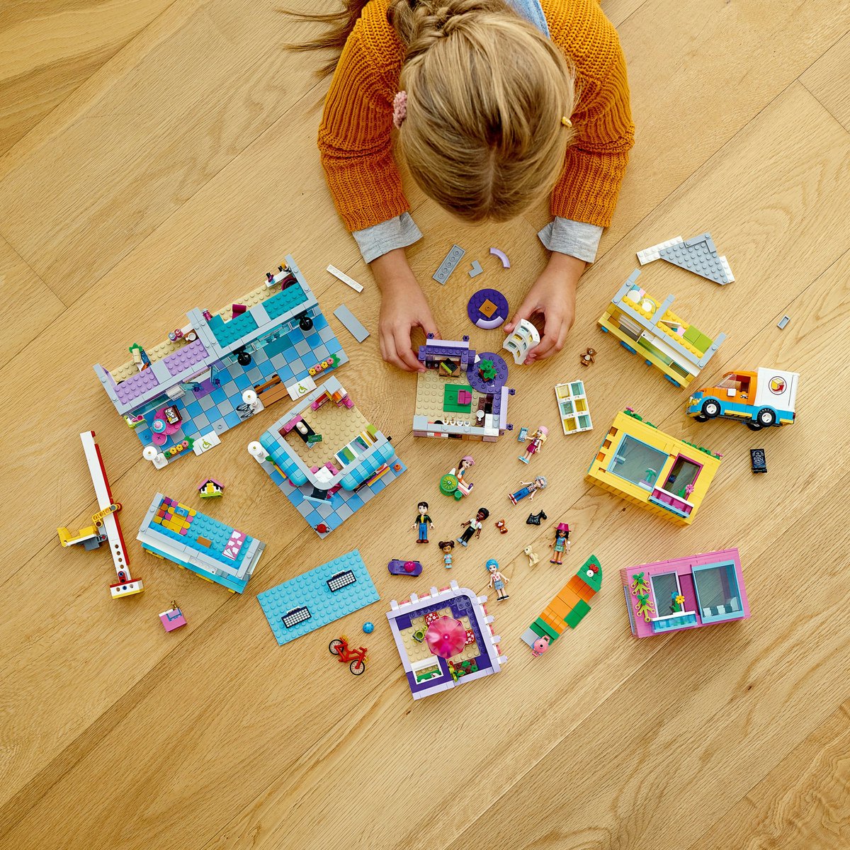 LEGO Friends Hoofdstraatgebouw - 41704 — afbeelding 4