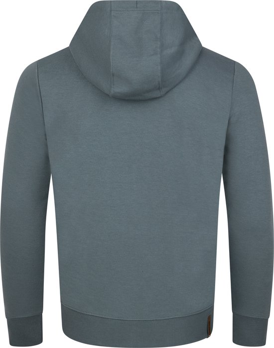 Achterkant van een blauwgrijze hoodie met capuchon en een label op de zoom.