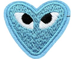 Patchy® – Hartje Met Oogjes Strijk Embleem Patch Baby Blauw 4.2 cm / 3.8 cm / Blauw - Patches (WOP)