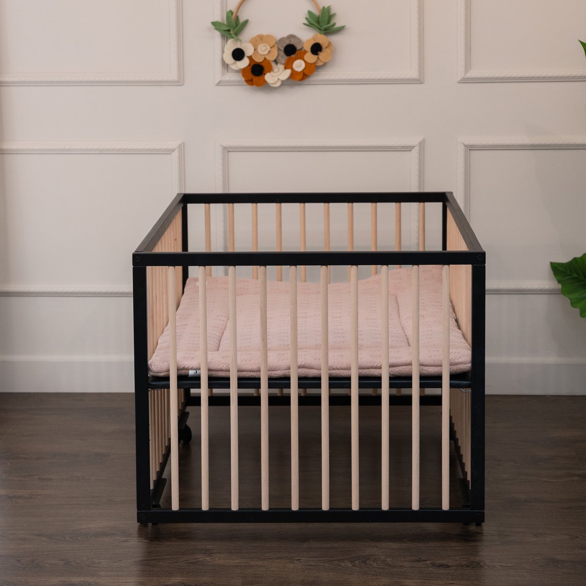 Bebies First ® Baby Box Met Wieltjes Jolly Zwart Naturel – foto 4