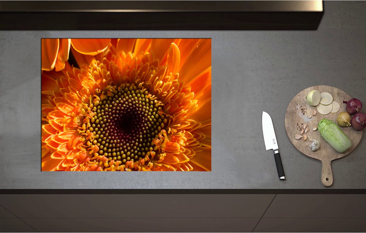 Inductieplaat Beschermer - Binnenkant van Bloeiend Feloranje Bloem - 70x55 cm - 2 mm Dik - Inductie Beschermer - Bescherming Inductiekookplaat - Kookplaat Beschermer van Wit Vinyl