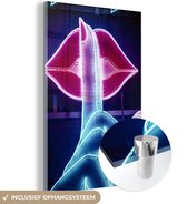 MuchoWow® Glasschilderij 80x120 cm - Schilderij acrylglas - Neon bord van een vinger tegen lippen - Foto op glas - Schilderijen