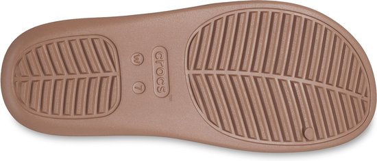 Zool van een roze Crocs slipper met profiel en Crocs logo.