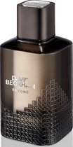 Fles David Beckham Beyond Eau de Toilette met een vierkante dop, bruin en zilveren design en een textuur van kleine vierkantjes.